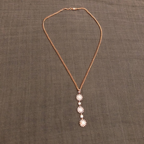 Jewelry - Elegant Gold Tone Rhinestone Snowflake Shape Pendant Necklace